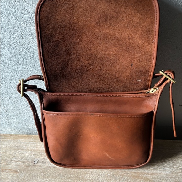 COACH Vintage Brown Leather Messenger Bag - Picture 6 of 14